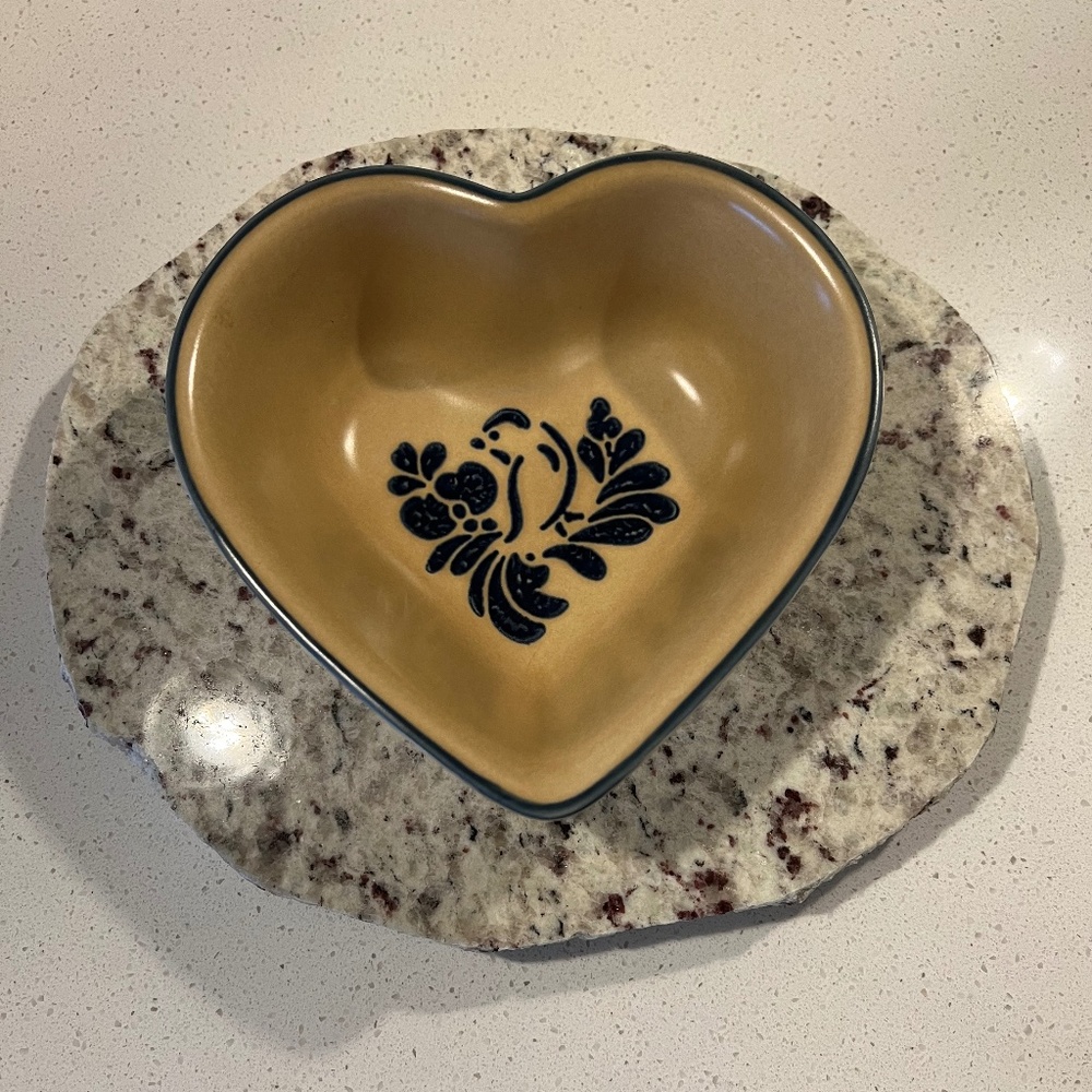 Pfaltzgraff Vintage USA Folk Art Heart Shaped Bird Pattern Fruit Vegetable Bowl